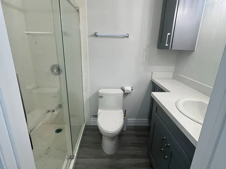 277 Adelaide Ave N #101 — Photo 12