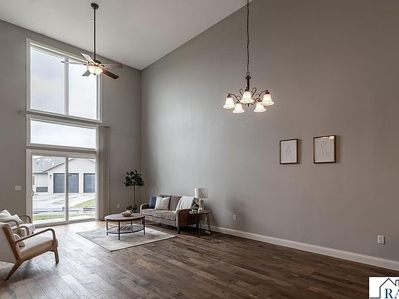 4th image of 642 Haeberle Ave