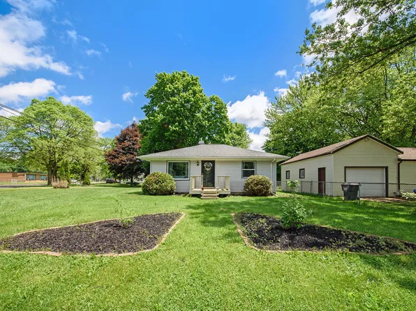 201 Meadow Dr, Augusta, MI 49012