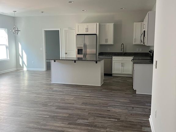 3rd image of 309 Graydon St