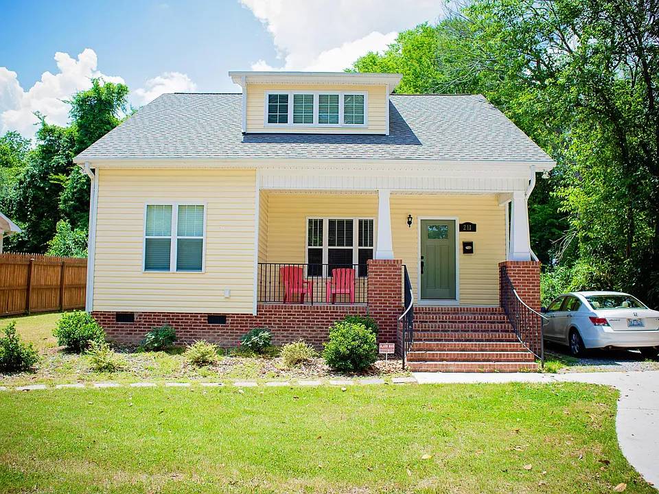 211 N Roberson St