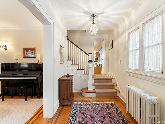 3rd image of 18 Tunstall Road