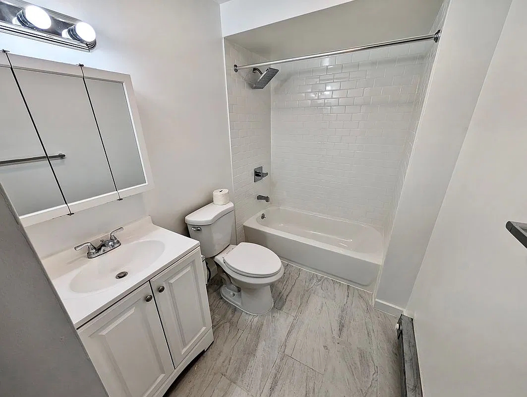 2 bed, 1.0 bath, 700 sqft, $2,000 — Photo 3