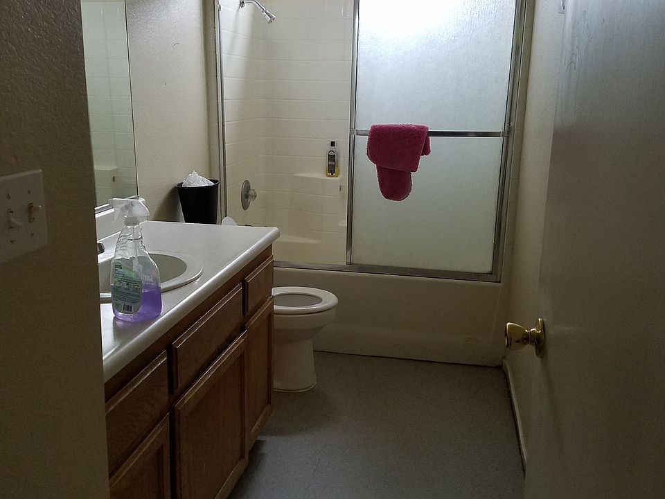 2nd image of 402 Spruce Ave
