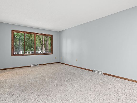 5th image of 5915 Hidden Oaks Cir SE