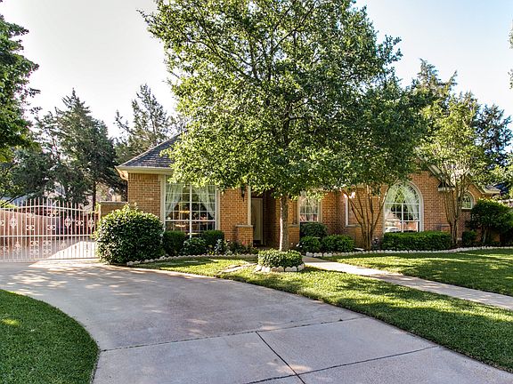 2nd image of 2608 Woodbridge Trl