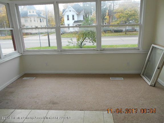 5th image of 301 E Lawrence Ave