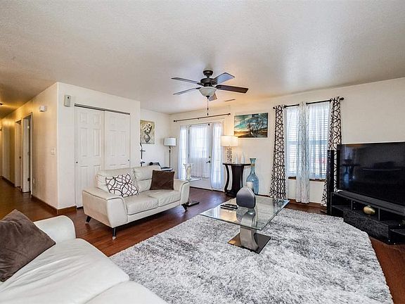 2nd image of 2807 Whispering Meadow Dr