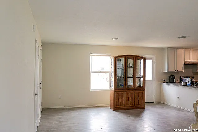 3 bed, 2.0 bath, 1300 sqft, $1,495 — Photo 4