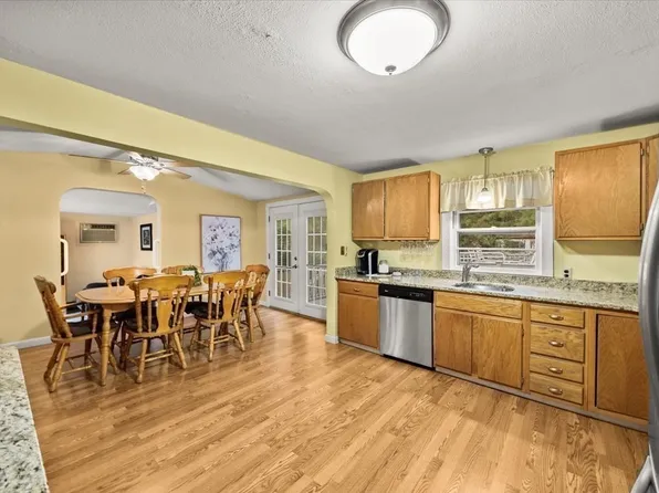 330 North St, Randolph, MA 02368