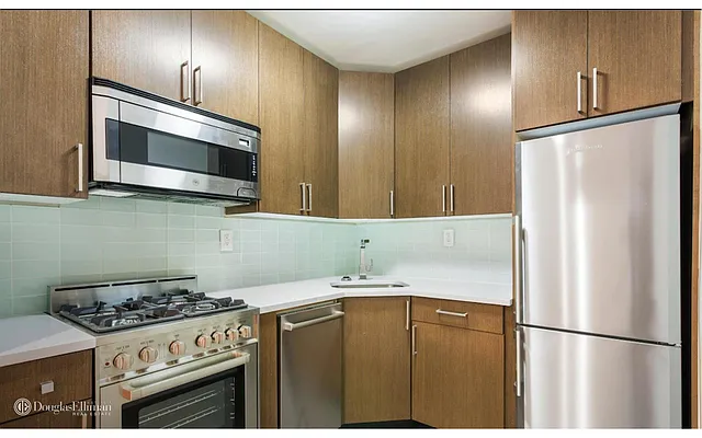 Rented by Douglas Elliman | media 14