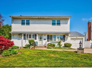 47 Winding Rd, Hicksville, NY 11801