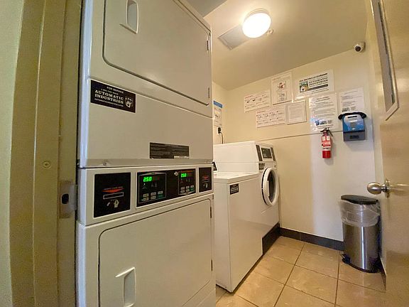 4th image of 4125 Kissena Blvd
