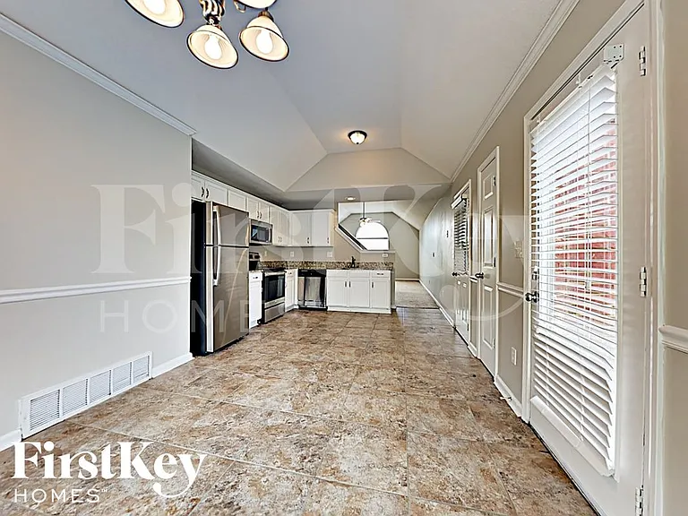 1116 Berkshire Cir — Photo 6