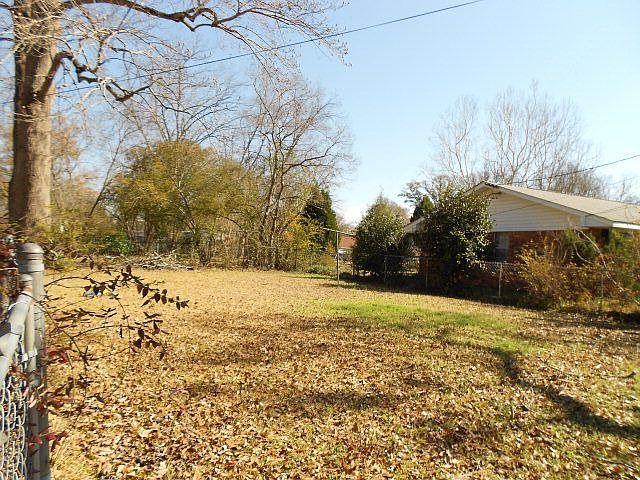 2nd image of 2438 Blan St