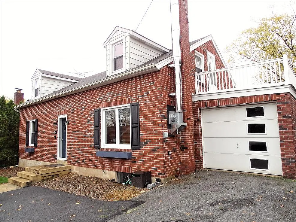 160 Mechanic St photo 1