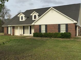212 Cedar Ln, Texarkana, AR 71854