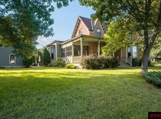 204 S 7th St, Saint Peter, MN 56082