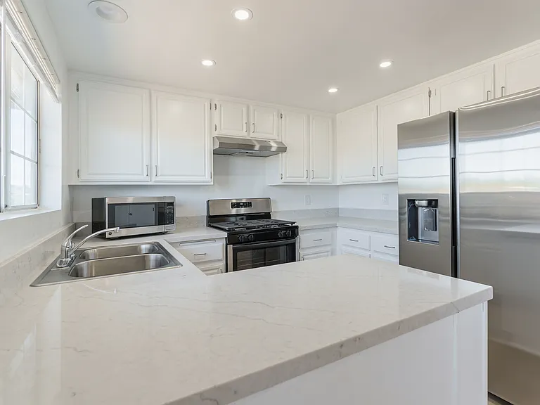 519 E Walnut Ave #4 — Photo 4