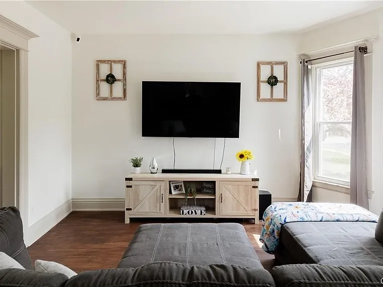 624 Hamlin St — Photo 4