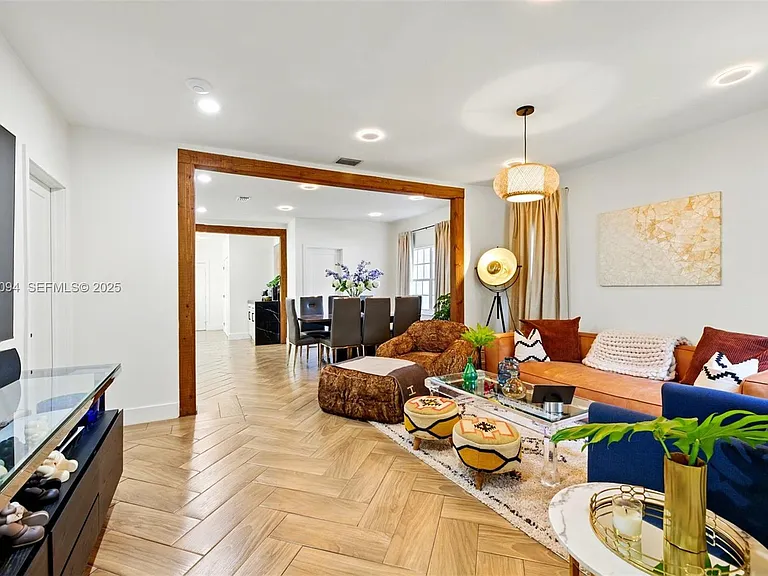 1363 Biarritz Dr — Photo 6