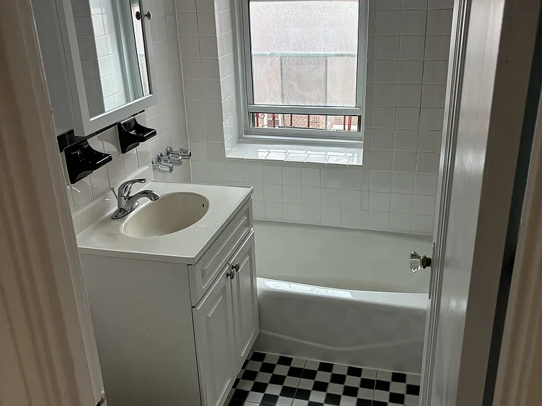 31-15 21st Ave #4G — Photo 3