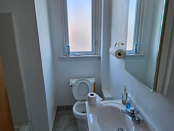 5th image of 2000 Oakmont St Floor 1