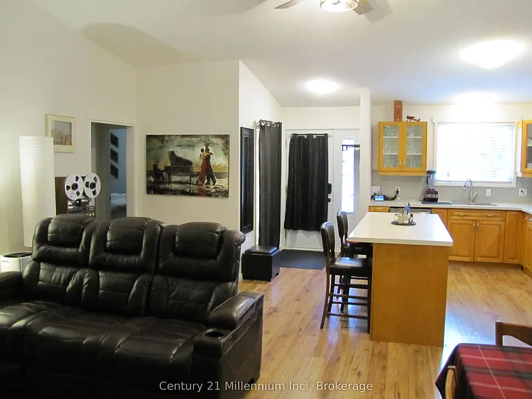 11 Harbour St W #341 — Photo 14