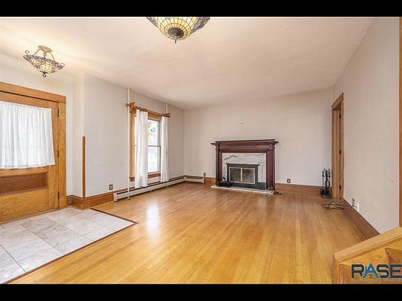 3rd image of 1901 S Grange Ave