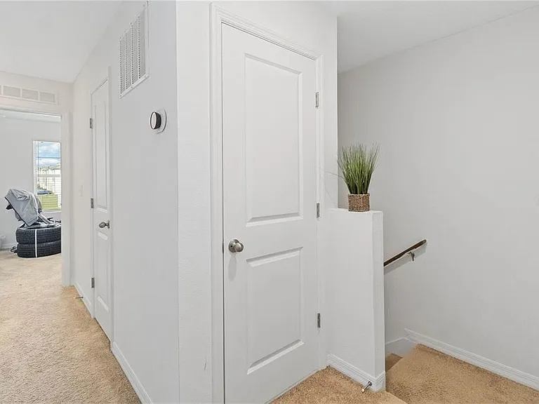 592 Madison Dr — Photo 10