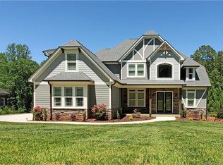 562 Arrow Point Ln, Davidson, NC 28036