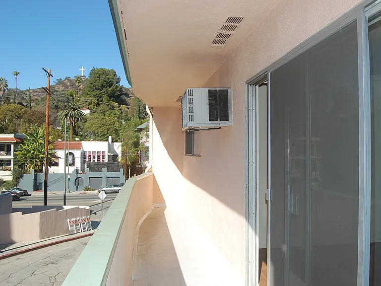 2255 N Cahuenga Blvd #9 — Photo 10