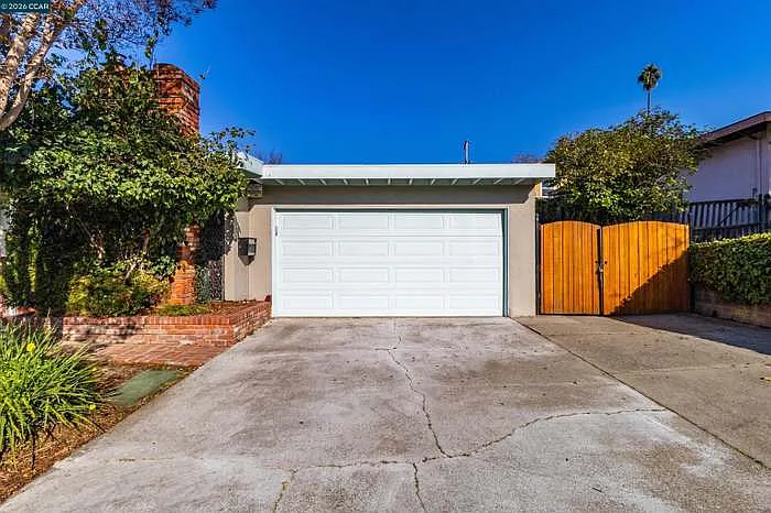 208 Los Gatos Ave — Photo 2