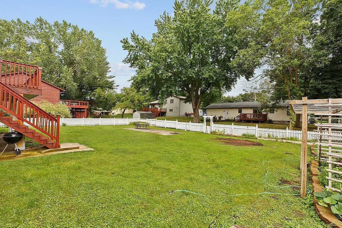 4 bed, 1902 sqft, $2,400 — Photo 3