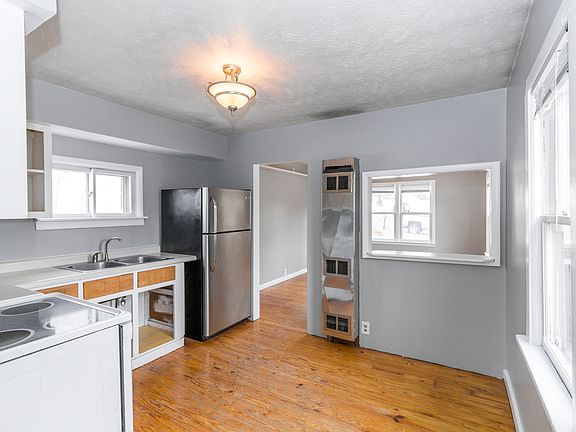 2nd image of 1008 Sherman St