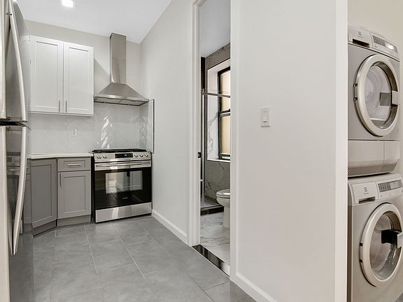 4th image of 317 W 99th St APT 2D