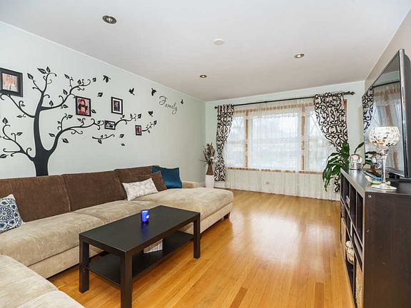 5th image of 3122 Lee St