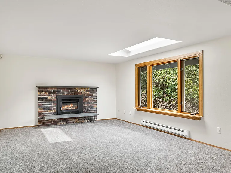 5012 NE 1st Ct — Photo 3