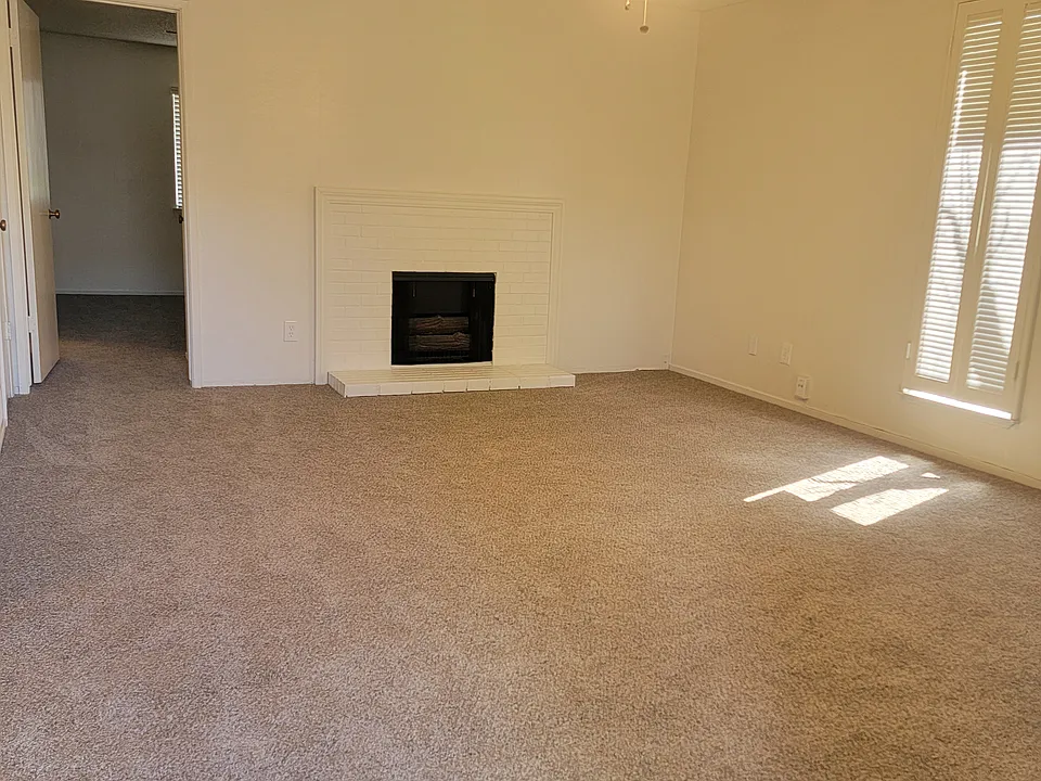 5053 N Roosevelt Ave #201