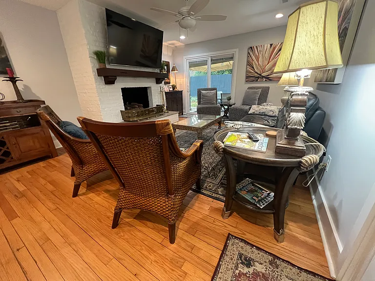 22 Gadsden St #B — Photo 3