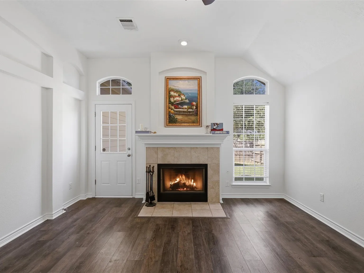 3 bed, 2.0 bath, 1379 sqft, $1,825 — Photo 4