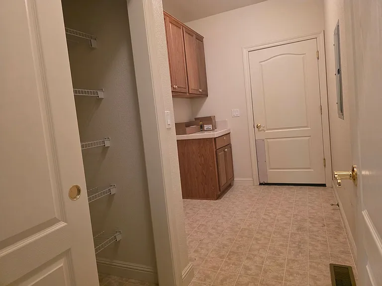 1458 Cardiff Dr — Photo 22