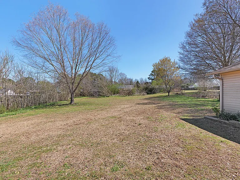 192 Eagle Ridge Dr — Photo 3