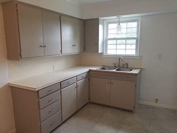 2nd image of 1302 Doran Dr
