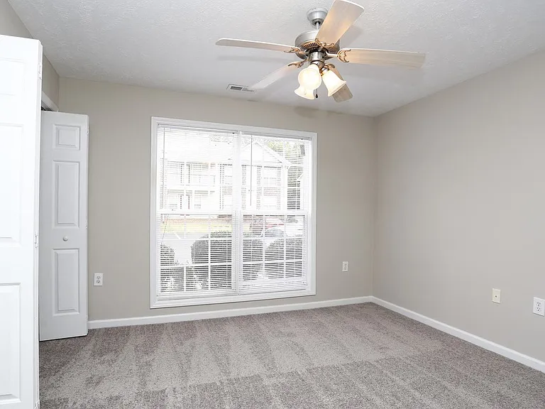 You can enjoy a beautiful bedroom with natural lighting at Karen Lake