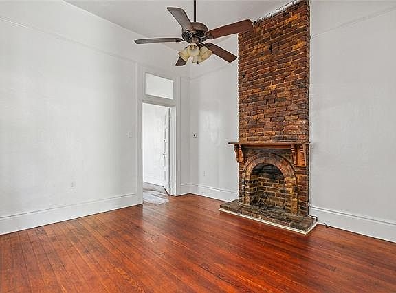 4th image of 1828 Moss St