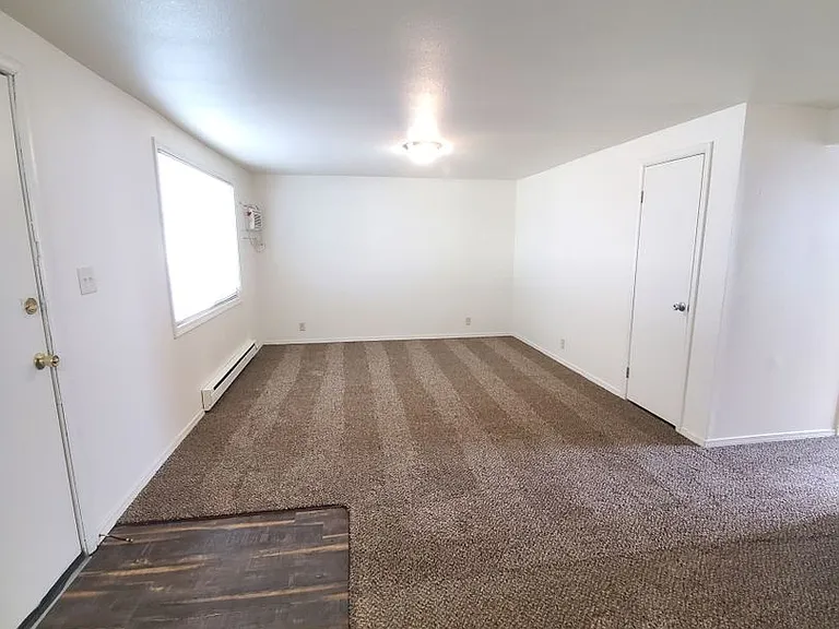 7865 Valley Rd NE — Photo 3