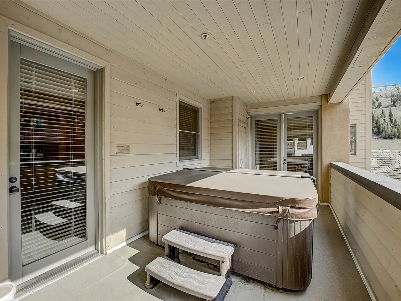 2 bed, 1597 sqft, $5,500 — Photo 1