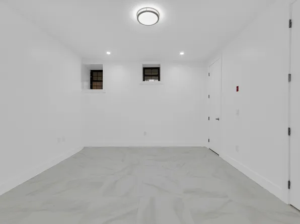 1085 Hancock Street image 30 of 37