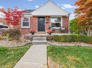 22306 Alger St, Saint Clair Shores, MI 48080